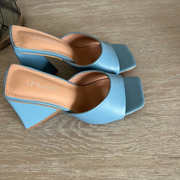 Shoes - Picture 2 of 2